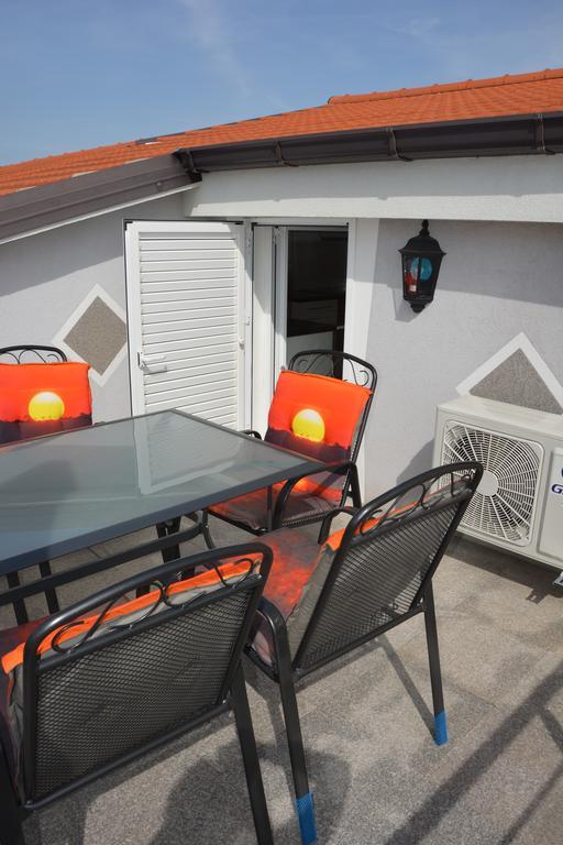 Apartments Petar & Anka Biograd Na Moru Luaran gambar